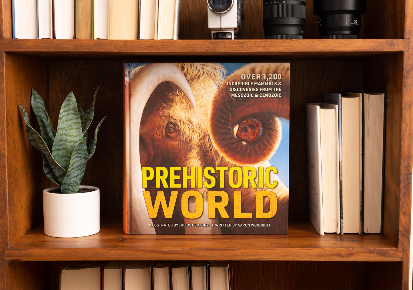 Prehistoric World: Over 1,200 Incredible Mammals & Discoveries from the Mesozoic & Cenozoic