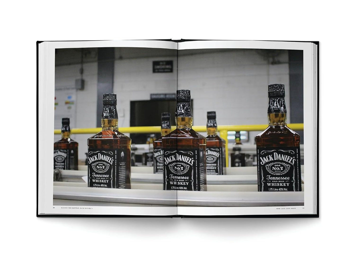 Jack Daniels: Behind the Bottle: The Masters, the Whiskey, and the Legend of the American Icon
