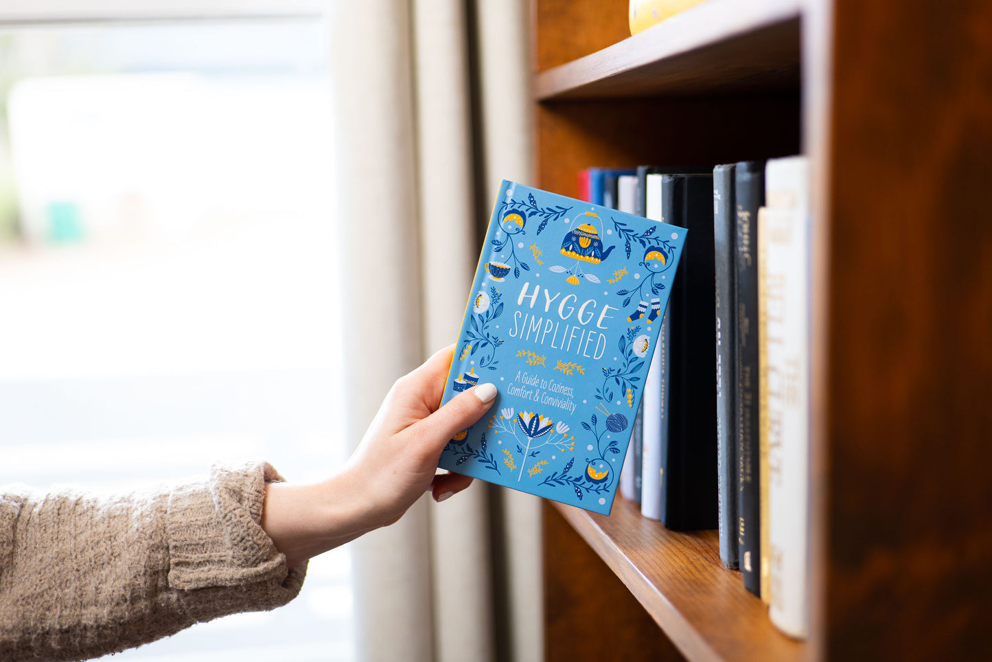 Hygge Simplified: A Guide to Scandinavian Coziness, Comfort & Conviviality