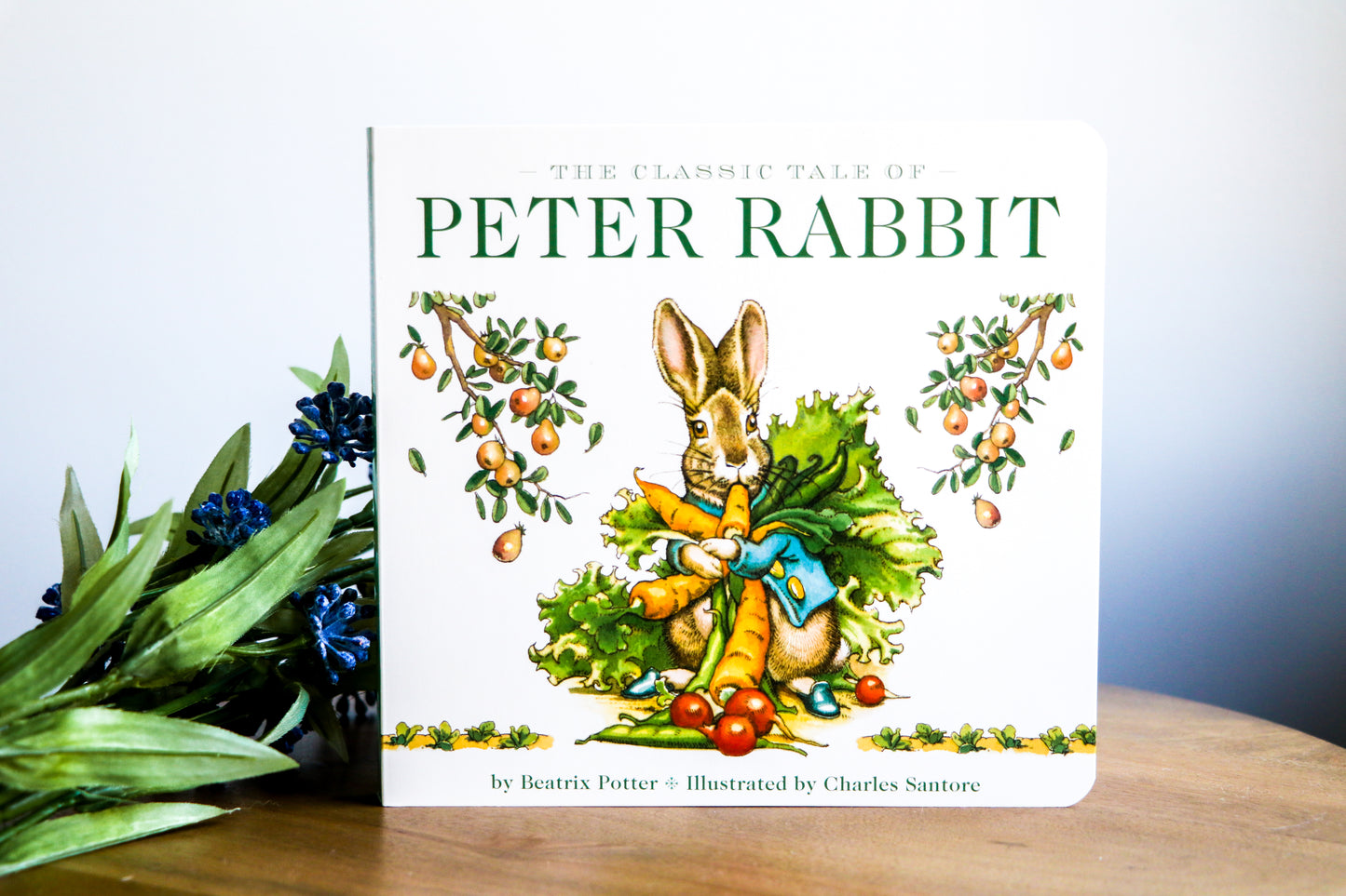 The Classic Tale of Peter Rabbit Board Book (The Revised Edition): Illustrated by acclaimed artist, Charles Santore