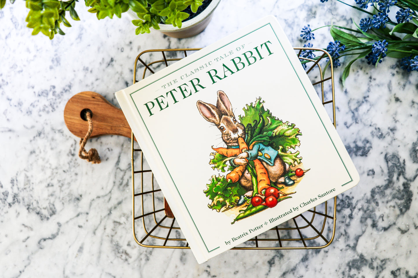 The Classic Tale of Peter Rabbit Oversized Padded Board Book (The Revised Edition): Illustrated by acclaimed Artist